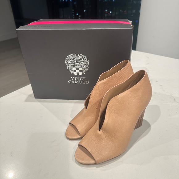 Vince Camuto Signature Camel Leather Peep-Toe Booties Size 8.5 - Picture 7 of 10